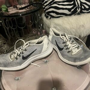 Nike Women's Gray and White Knit Running Shoes with Black Swoosh